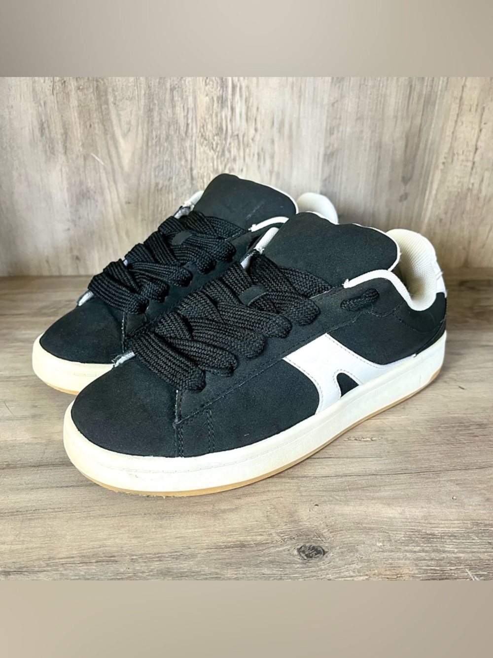 Black + White Sneakers NoBo Skateboard Style Flat Unisex / Women’s Size 7.5